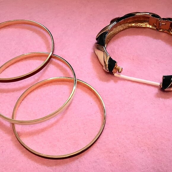 Bangle Bracelets -- Enamel -- Set of 4 -- 2 3/4" Diameter -- Red White Blue - Picture 5 of 11